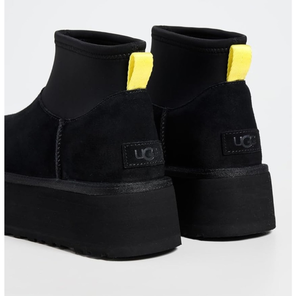 UGG women’s classic lil dipper Black Platform Ankle Boots - Picture 4 of 14